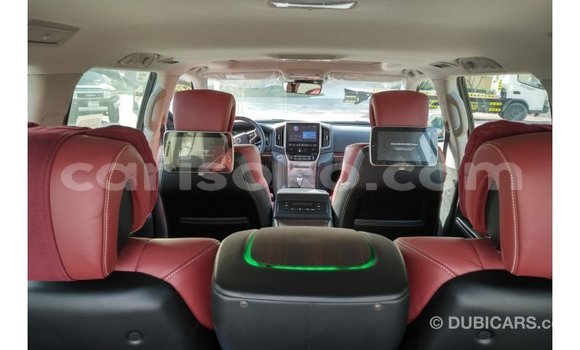 Acheter Import Voiture Toyota Land Cruiser Noir à Import - Dubai, Rwanda Acheter Import Voiture Toyota Land Cruiser Noir à Import - Dubai, Rwanda