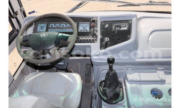 Acheter Import Voiture TATA Xenon Blanc à Import - Dubai, Rwanda