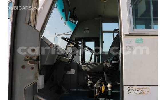 Acheter Import Voiture TATA Xenon Blanc à Import - Dubai, Rwanda