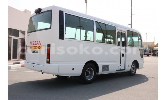 Acheter Import Voiture Nissan 350Z Blanc à Import - Dubai, Rwanda Acheter Import Voiture Nissan 350Z Blanc à Import - Dubai, Rwanda