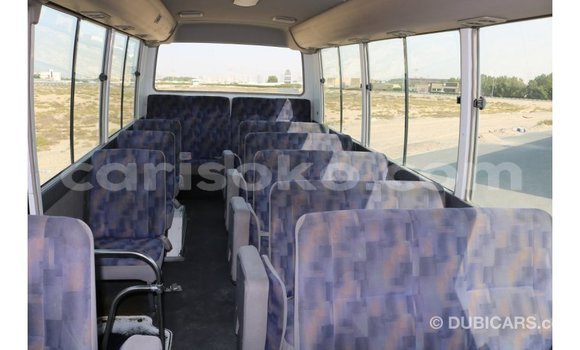 Acheter Import Voiture Nissan 350Z Blanc à Import - Dubai, Rwanda Acheter Import Voiture Nissan 350Z Blanc à Import - Dubai, Rwanda