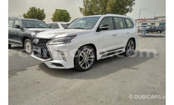 Acheter Import Voiture Lexus LX Blanc à Import - Dubai, Rwanda Acheter Import Voiture Lexus LX Blanc à Import - Dubai, Rwanda