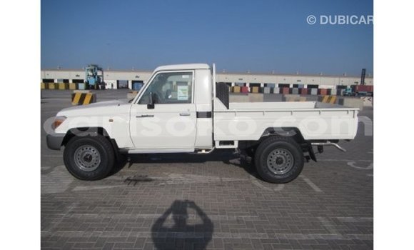 Acheter Import Voiture Toyota Land Cruiser Blanc à Import - Dubai, Rwanda Acheter Import Voiture Toyota Land Cruiser Blanc à Import - Dubai, Rwanda
