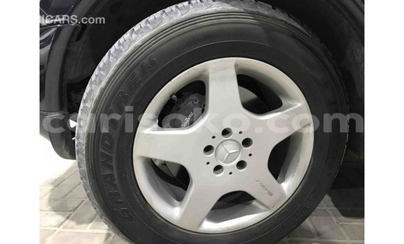 Sayi Imported Mercedes-Benz 190 (W201) Bleu Mota in Import - Dubai a Rwanda Sayi Imported Mercedes-Benz 190 (W201) Bleu Mota in Import - Dubai a Rwanda