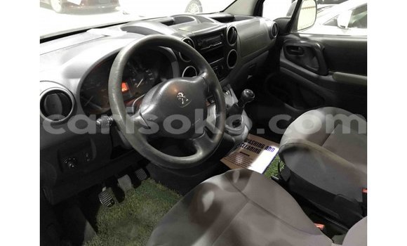 Sayi Imported Peugeot Partner Blanc Mota in Import - Dubai a Rwanda Sayi Imported Peugeot Partner Blanc Mota in Import - Dubai a Rwanda