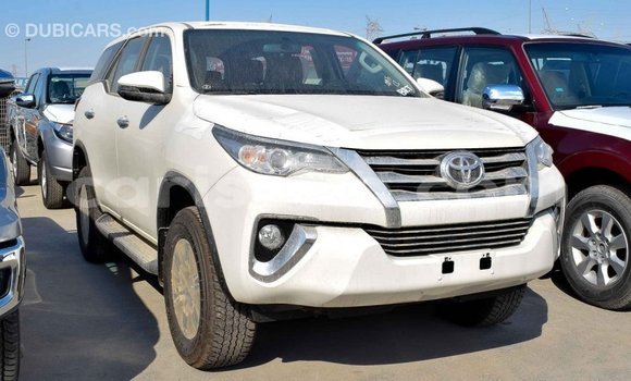 Acheter Import Voiture Toyota Fortuner Blanc à Import - Dubai, Rwanda Acheter Import Voiture Toyota Fortuner Blanc à Import - Dubai, Rwanda