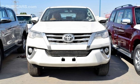 Acheter Import Voiture Toyota Fortuner Blanc à Import - Dubai, Rwanda Acheter Import Voiture Toyota Fortuner Blanc à Import - Dubai, Rwanda