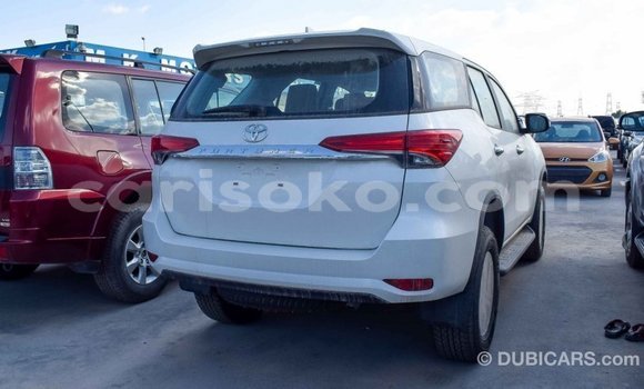 Acheter Import Voiture Toyota Fortuner Blanc à Import - Dubai, Rwanda Acheter Import Voiture Toyota Fortuner Blanc à Import - Dubai, Rwanda