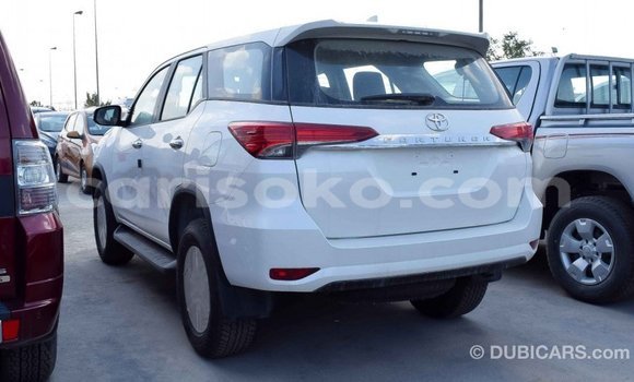 Acheter Import Voiture Toyota Fortuner Blanc à Import - Dubai, Rwanda Acheter Import Voiture Toyota Fortuner Blanc à Import - Dubai, Rwanda