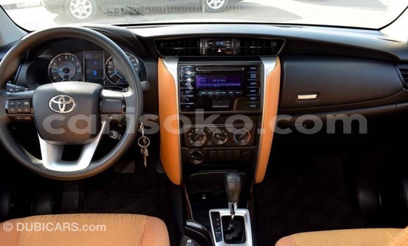 Acheter Import Voiture Toyota Fortuner Bleu à Import - Dubai, Rwanda Acheter Import Voiture Toyota Fortuner Bleu à Import - Dubai, Rwanda