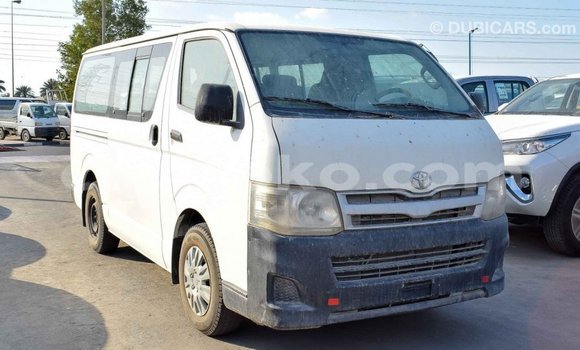 Acheter Import Voiture Toyota Hiace Blanc à Import - Dubai, Rwanda Acheter Import Voiture Toyota Hiace Blanc à Import - Dubai, Rwanda