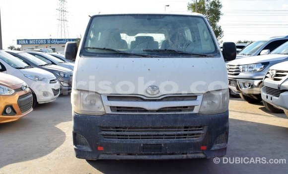 Acheter Import Voiture Toyota Hiace Blanc à Import - Dubai, Rwanda Acheter Import Voiture Toyota Hiace Blanc à Import - Dubai, Rwanda