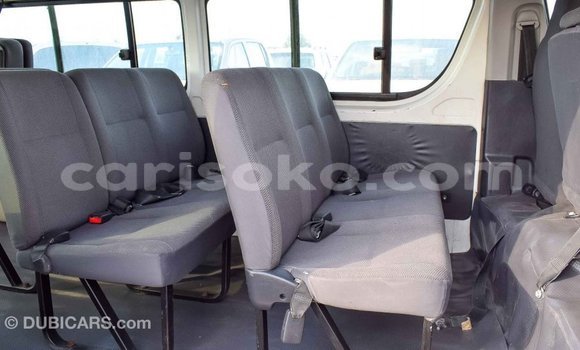 Acheter Import Voiture Toyota Hiace Blanc à Import - Dubai, Rwanda Acheter Import Voiture Toyota Hiace Blanc à Import - Dubai, Rwanda