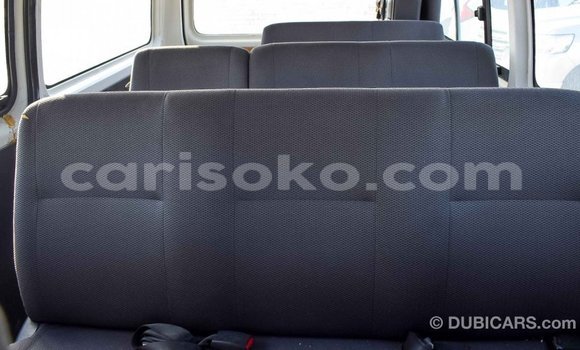 Acheter Import Voiture Toyota Hiace Blanc à Import - Dubai, Rwanda Acheter Import Voiture Toyota Hiace Blanc à Import - Dubai, Rwanda