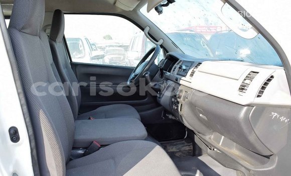 Acheter Import Voiture Toyota Hiace Blanc à Import - Dubai, Rwanda Acheter Import Voiture Toyota Hiace Blanc à Import - Dubai, Rwanda