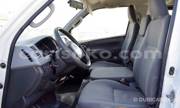 Acheter Import Voiture Toyota Hiace Blanc à Import - Dubai, Rwanda Acheter Import Voiture Toyota Hiace Blanc à Import - Dubai, Rwanda