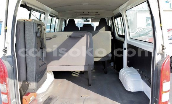 Acheter Import Voiture Toyota Hiace Blanc à Import - Dubai, Rwanda Acheter Import Voiture Toyota Hiace Blanc à Import - Dubai, Rwanda
