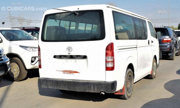 Acheter Import Voiture Toyota Hiace Blanc à Import - Dubai, Rwanda Acheter Import Voiture Toyota Hiace Blanc à Import - Dubai, Rwanda