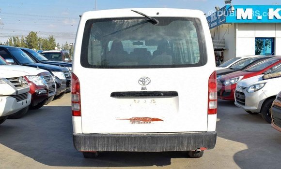 Acheter Import Voiture Toyota Hiace Blanc à Import - Dubai, Rwanda Acheter Import Voiture Toyota Hiace Blanc à Import - Dubai, Rwanda