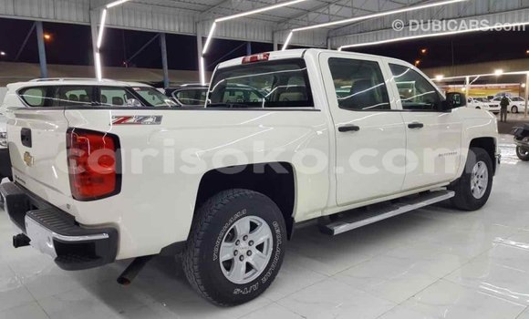اشتري Imported Chevrolet Silverado Blanc سيارة في Import - Dubai في Rwanda اشتري Imported Chevrolet Silverado Blanc سيارة في Import - Dubai في Rwanda