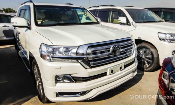 Acheter Import Voiture Toyota Land Cruiser Blanc à Import - Dubai, Rwanda Acheter Import Voiture Toyota Land Cruiser Blanc à Import - Dubai, Rwanda