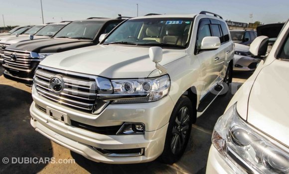 Acheter Import Voiture Toyota Land Cruiser Blanc à Import - Dubai, Rwanda Acheter Import Voiture Toyota Land Cruiser Blanc à Import - Dubai, Rwanda