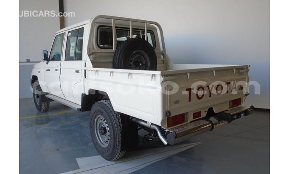 Acheter Import Voiture Toyota Land Cruiser Blanc à Import - Dubai, Rwanda Acheter Import Voiture Toyota Land Cruiser Blanc à Import - Dubai, Rwanda