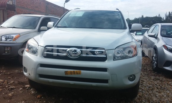اشتري مستعمل Toyota RAV4 Blanc سيارة في Kigali في Rwanda اشتري مستعمل Toyota RAV4 Blanc سيارة في Kigali في Rwanda