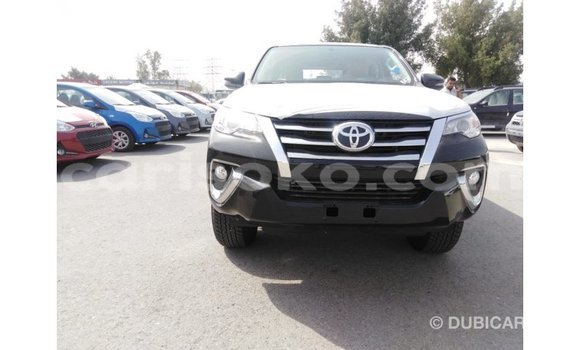 Acheter Import Voiture Toyota Fortuner Noir à Import - Dubai, Rwanda Acheter Import Voiture Toyota Fortuner Noir à Import - Dubai, Rwanda