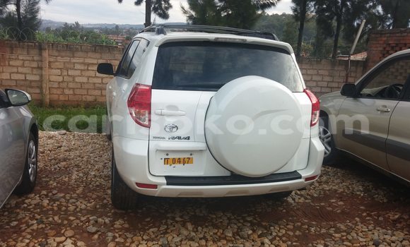 اشتري مستعمل Toyota RAV4 Blanc سيارة في Kigali في Rwanda اشتري مستعمل Toyota RAV4 Blanc سيارة في Kigali في Rwanda