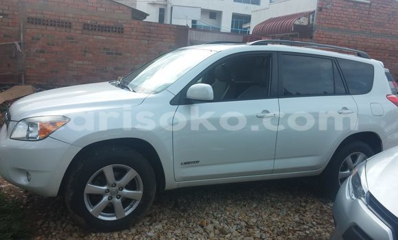 Acheter Occasion Voiture Toyota RAV4 Blanc à Kigali, Rwanda