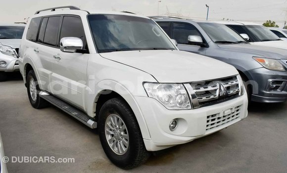 Acheter Import Voiture Mitsubishi Pajero Blanc à Import - Dubai, Rwanda Acheter Import Voiture Mitsubishi Pajero Blanc à Import - Dubai, Rwanda