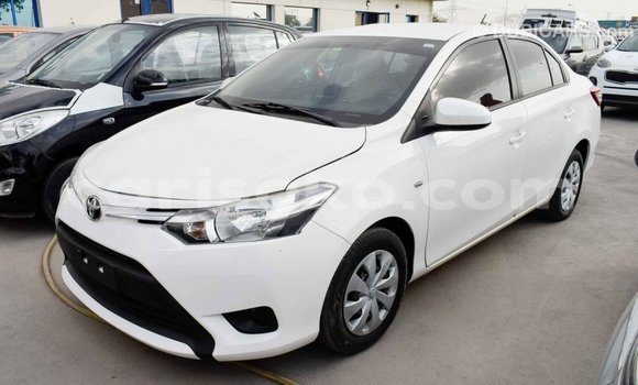 Acheter Import Voiture Toyota Yaris Blanc à Import - Dubai, Rwanda Acheter Import Voiture Toyota Yaris Blanc à Import - Dubai, Rwanda