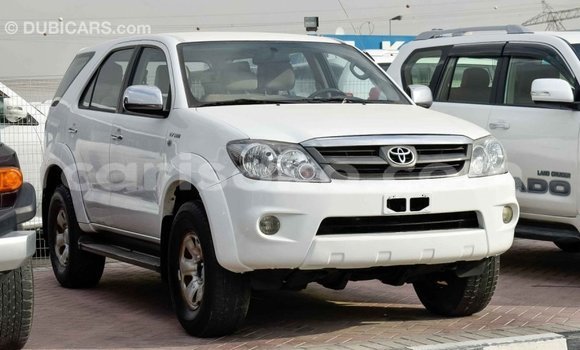 Acheter Import Voiture Toyota Fortuner Blanc à Import - Dubai, Rwanda Acheter Import Voiture Toyota Fortuner Blanc à Import - Dubai, Rwanda