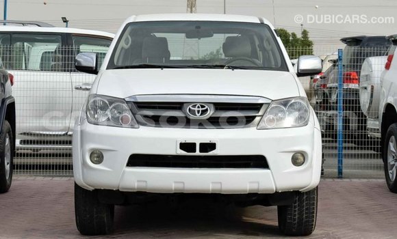 Acheter Import Voiture Toyota Fortuner Blanc à Import - Dubai, Rwanda Acheter Import Voiture Toyota Fortuner Blanc à Import - Dubai, Rwanda