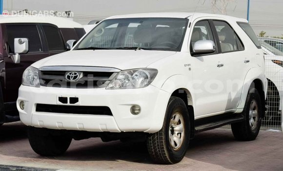 Acheter Import Voiture Toyota Fortuner Blanc à Import - Dubai, Rwanda Acheter Import Voiture Toyota Fortuner Blanc à Import - Dubai, Rwanda