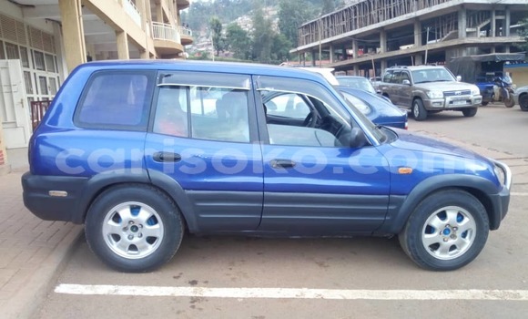 Sayi Na hannu Toyota RAV4 Bleu Mota in Kigali a Rwanda Sayi Na hannu Toyota RAV4 Bleu Mota in Kigali a Rwanda