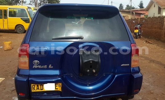 Sayi Na hannu Toyota RAV4 Bleu Mota in Kigali a Rwanda Sayi Na hannu Toyota RAV4 Bleu Mota in Kigali a Rwanda