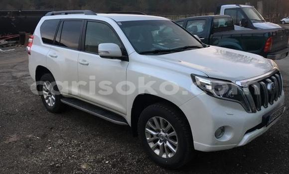 Sayi Na hannu Toyota Land Cruiser Blanc Mota in Kigali a Rwanda Sayi Na hannu Toyota Land Cruiser Blanc Mota in Kigali a Rwanda