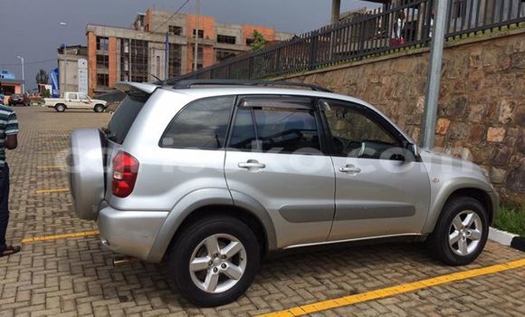 Acheter Occasion Voiture Toyota RAV4 Gris à Gicumbi, Rwanda Acheter Occasion Voiture Toyota RAV4 Gris à Gicumbi, Rwanda