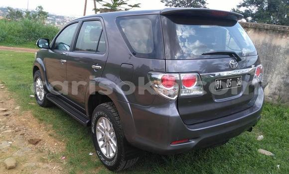 Sayi Na hannu Toyota Fortuner Beige Mota in Kigali a Rwanda Sayi Na hannu Toyota Fortuner Beige Mota in Kigali a Rwanda