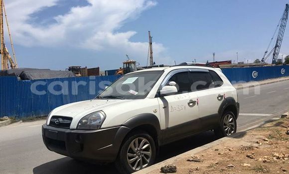 Buy Used Hyundai Tucson White Car in Kigali in Rwanda Buy Used Hyundai Tucson White Car in Kigali in Rwanda