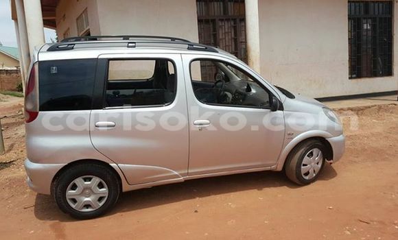 اشتري مستعمل Toyota Yaris Gris سيارة في Gicumbi في Rwanda اشتري مستعمل Toyota Yaris Gris سيارة في Gicumbi في Rwanda