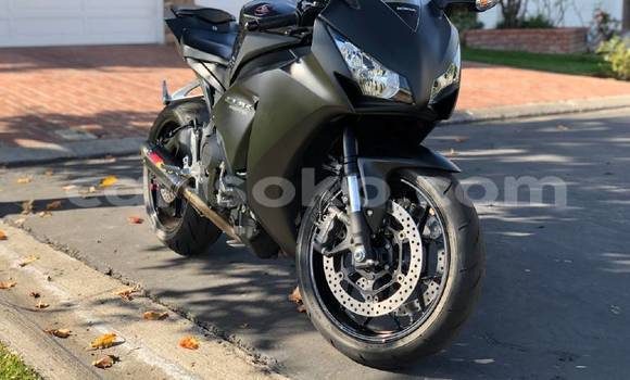 Acheter Occasion Moto Honda CBR Noir à Bokwango, Rwanda Acheter Occasion Moto Honda CBR Noir à Bokwango, Rwanda