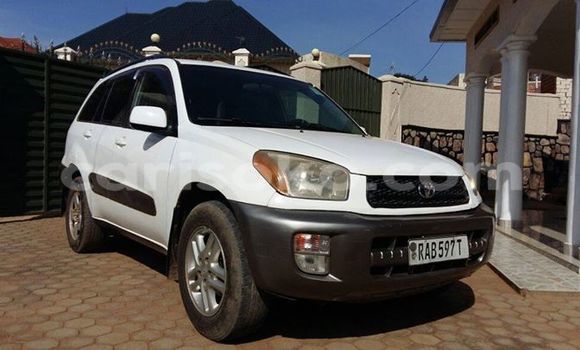 Acheter Occasion Voiture Toyota RAV4 Blanc à Gicumbi, Rwanda Acheter Occasion Voiture Toyota RAV4 Blanc à Gicumbi, Rwanda