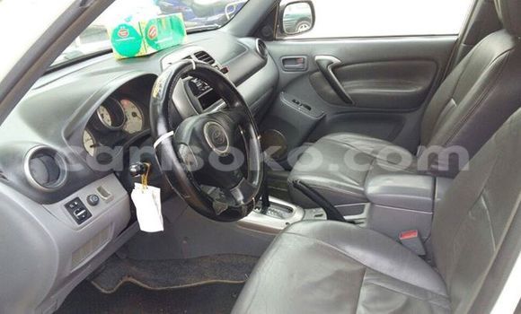 Acheter Occasion Voiture Toyota RAV4 Blanc à Gicumbi, Rwanda Acheter Occasion Voiture Toyota RAV4 Blanc à Gicumbi, Rwanda