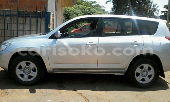 Acheter Occasion Voiture Toyota RAV4 Gris à Gicumbi, Rwanda Acheter Occasion Voiture Toyota RAV4 Gris à Gicumbi, Rwanda