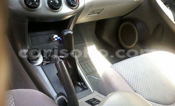 Acheter Occasion Voiture Toyota RAV4 Gris à Gicumbi, Rwanda Acheter Occasion Voiture Toyota RAV4 Gris à Gicumbi, Rwanda