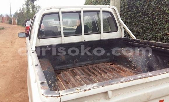 Sayi Na hannu Toyota Hilux Blanc Mota in Gicumbi a Rwanda Sayi Na hannu Toyota Hilux Blanc Mota in Gicumbi a Rwanda