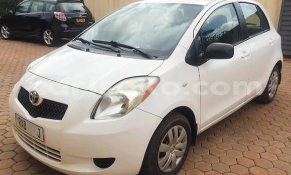Sayi Na hannu Toyota Yaris Blanc Mota in Gicumbi a Rwanda Sayi Na hannu Toyota Yaris Blanc Mota in Gicumbi a Rwanda